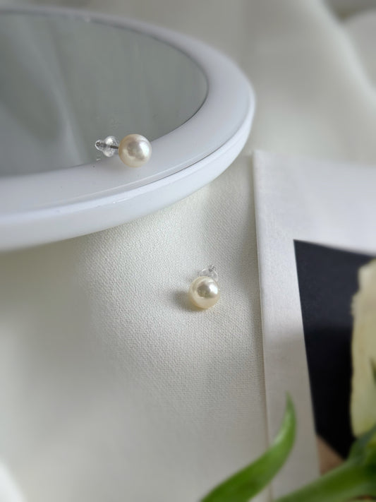 經典珍珠耳環 Timeless Pearl Earring